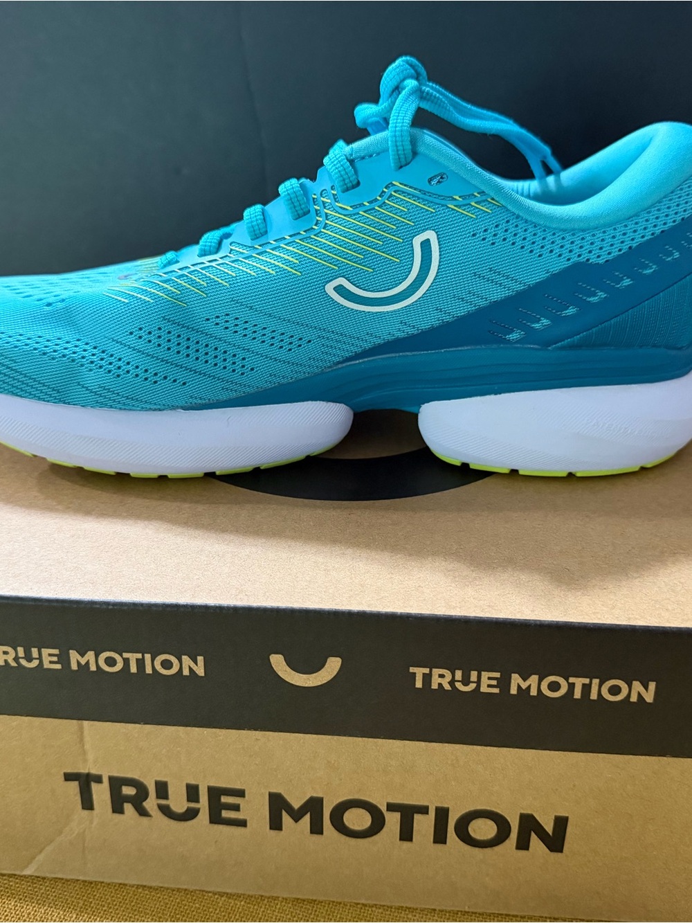 True Motion Turbo Running Shoe in Teal